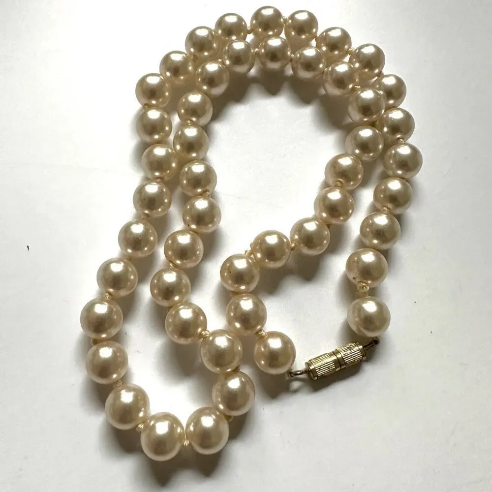 Faux pearl single strand necklace